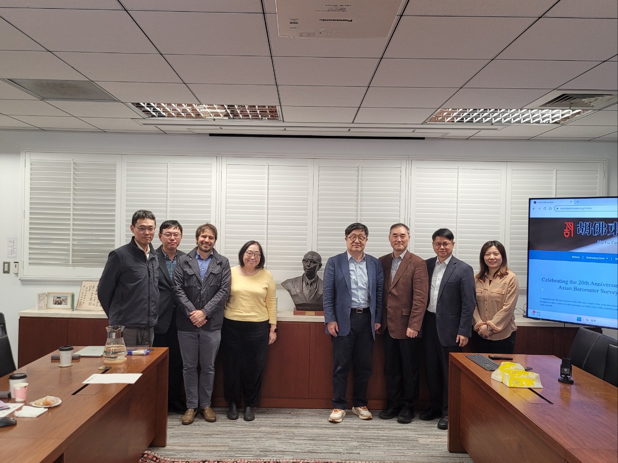 Director Jean-Young Lee visited the Hu Fu Center for East Asia Democratic Studies at the National Taiwan University                                 썸네일